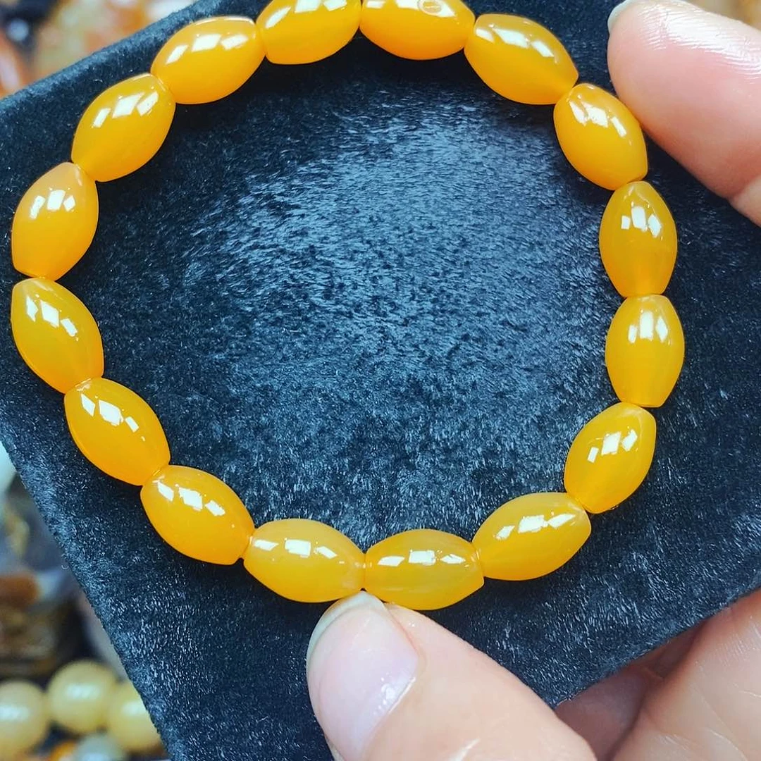 未镶嵌石英质玉（黄龙玉）颈饰