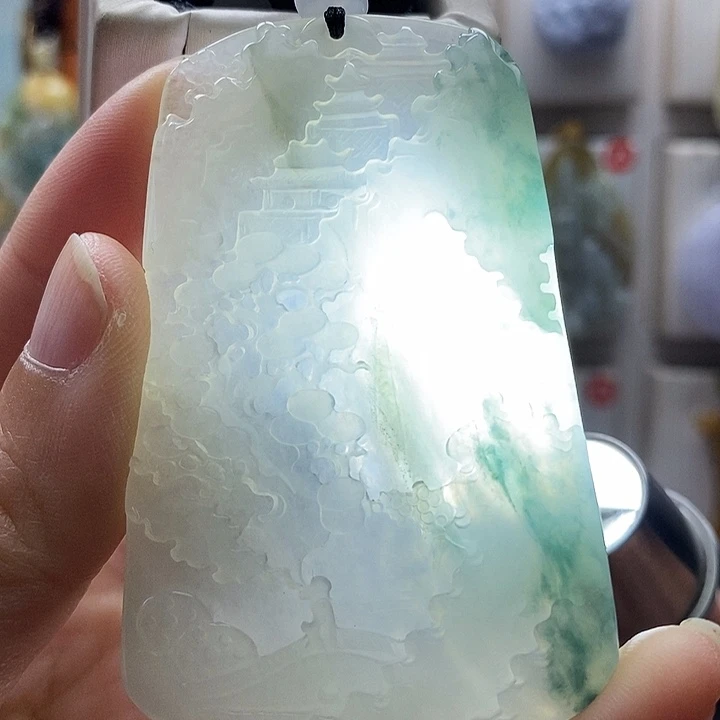 翡翠未镶嵌颈饰山水