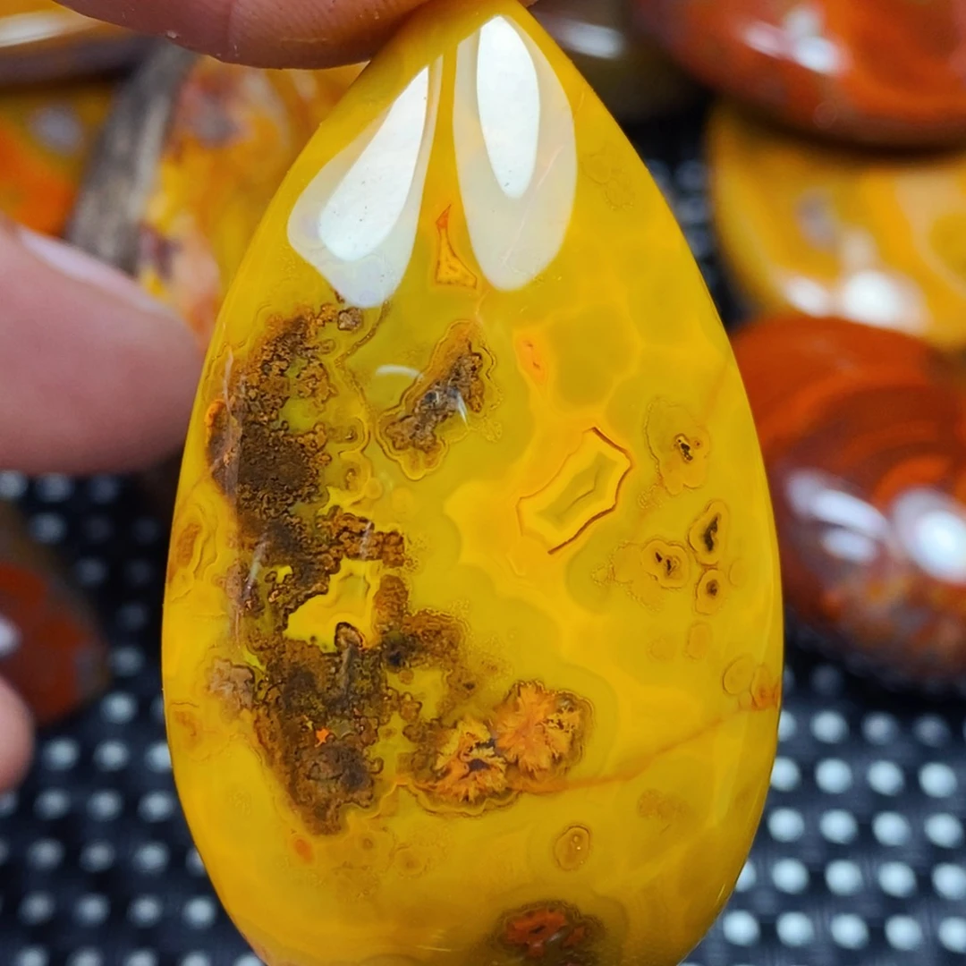 未镶嵌颈饰玛瑙/玉髓一*