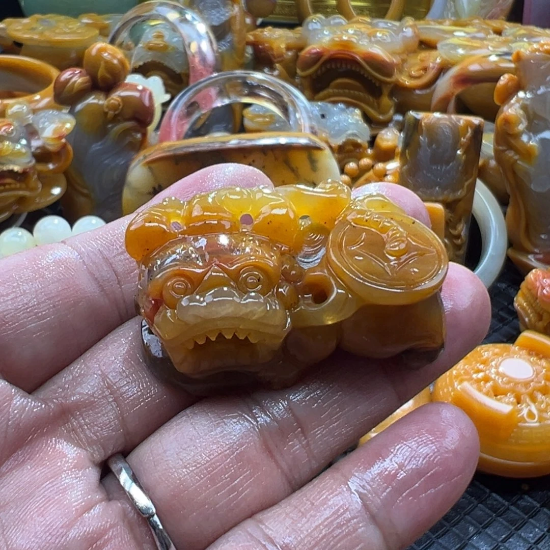 颈饰未镶嵌石英质玉