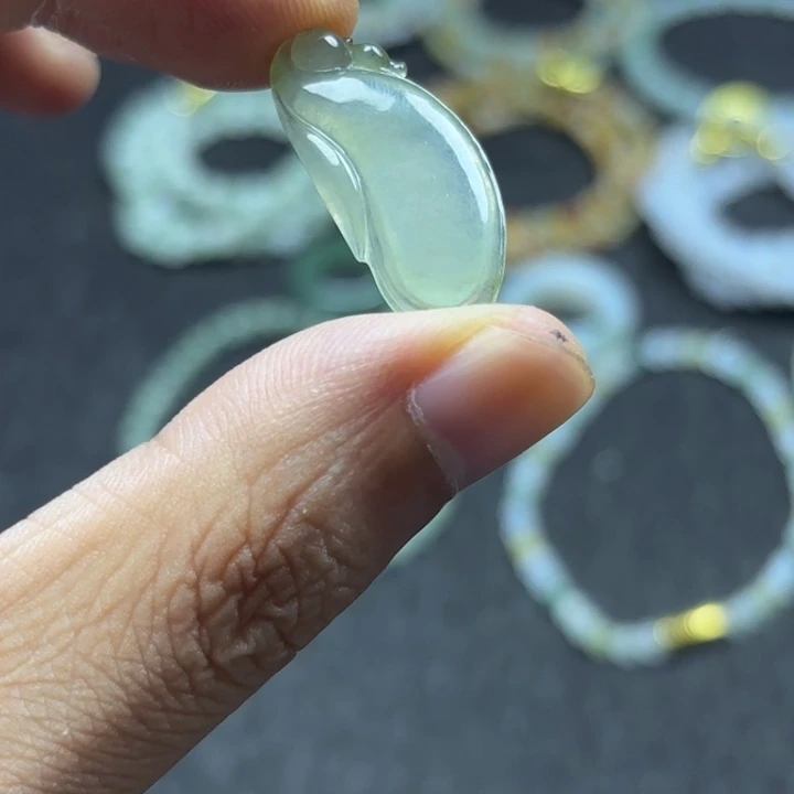 颈饰未镶嵌翡翠挂件