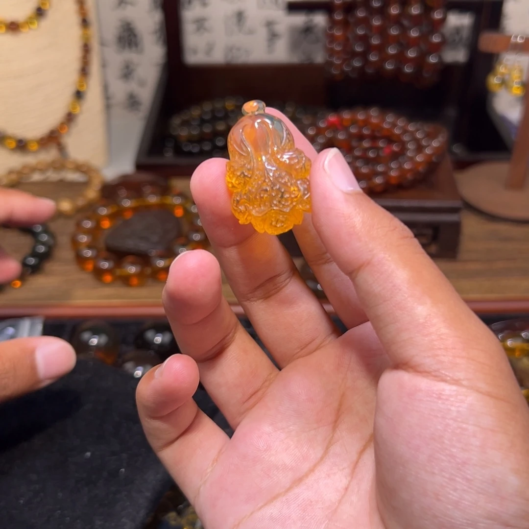 琥珀未镶嵌颈饰白菜