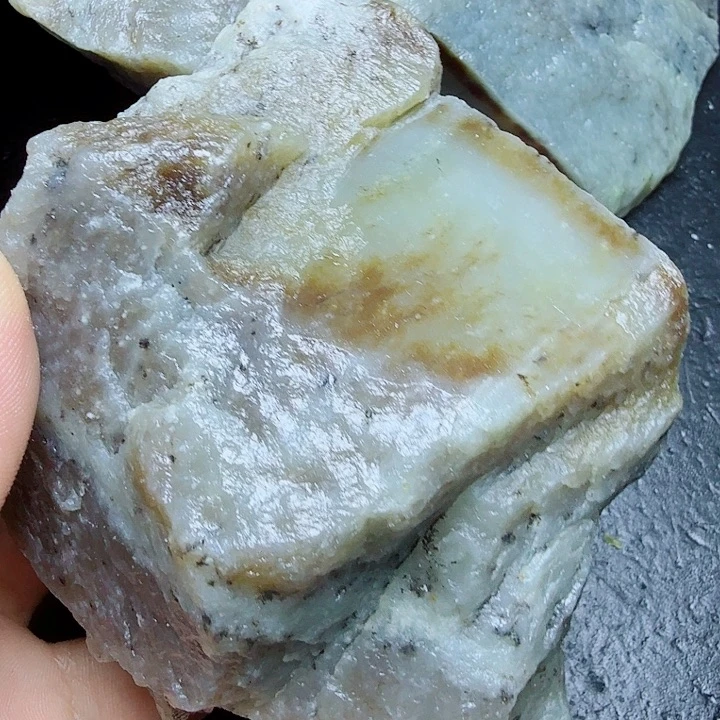 未镶嵌和田玉（糖玉）珠宝奇石