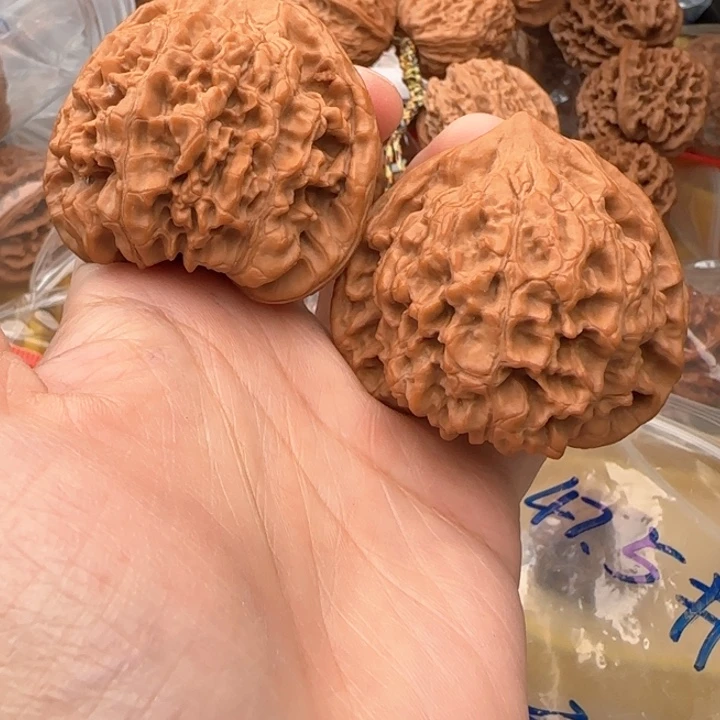 文玩核桃吊坠鱼*温官帽47.5