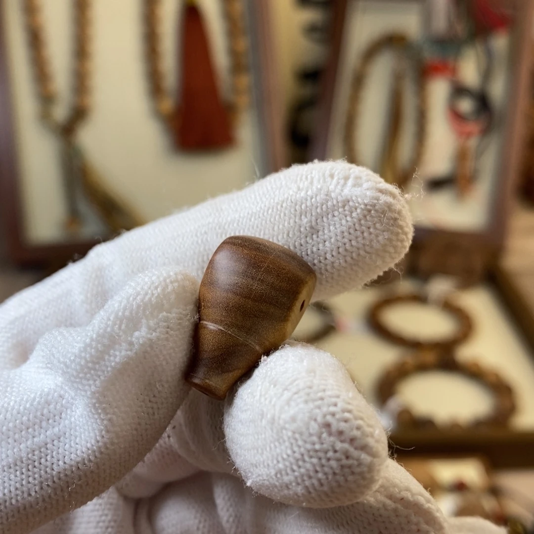 檀香木其他印度迈索尔老山檀瑕疵三通2.1*1.3