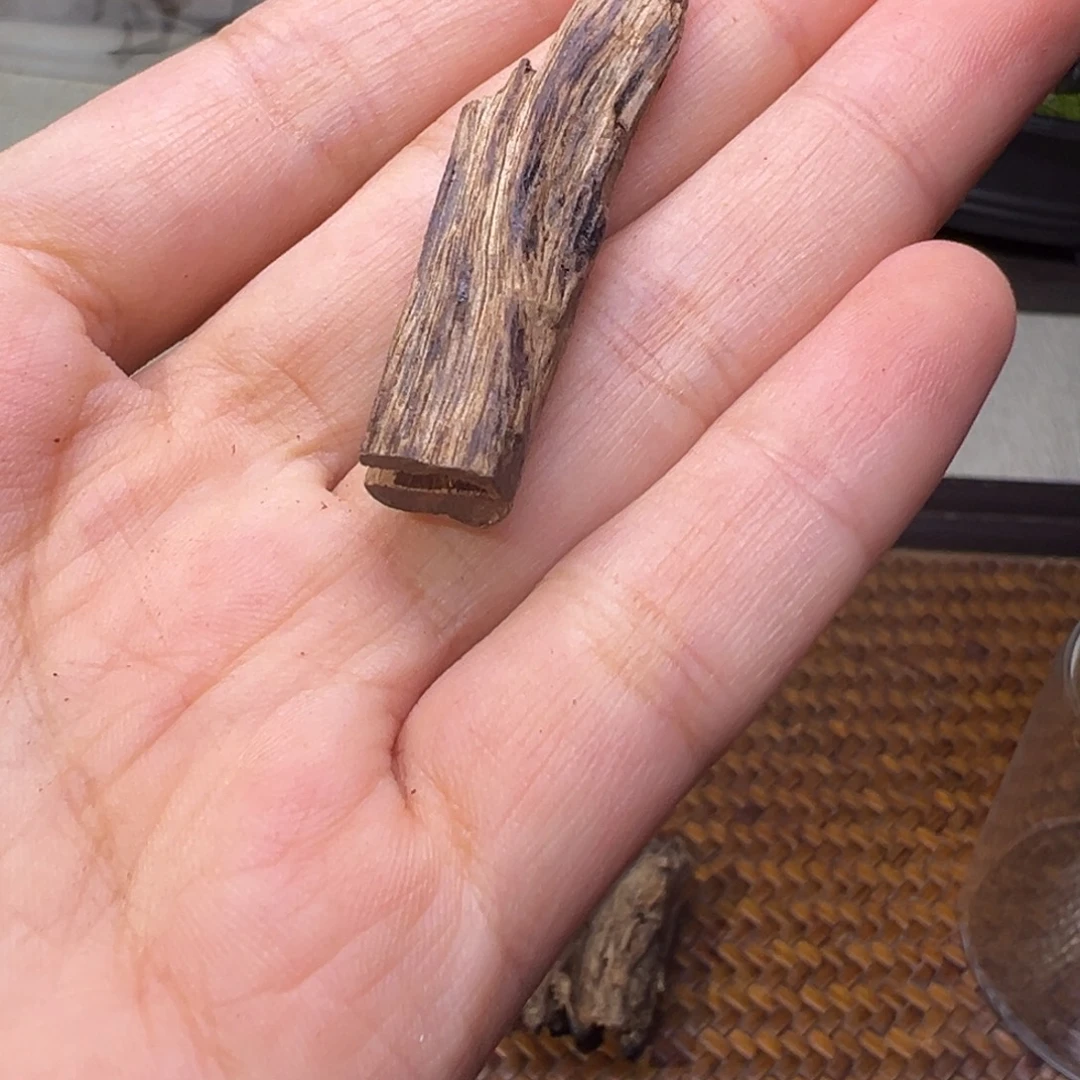 沉香沉香碎屑柬埔寨沉水菩萨棋1.6克