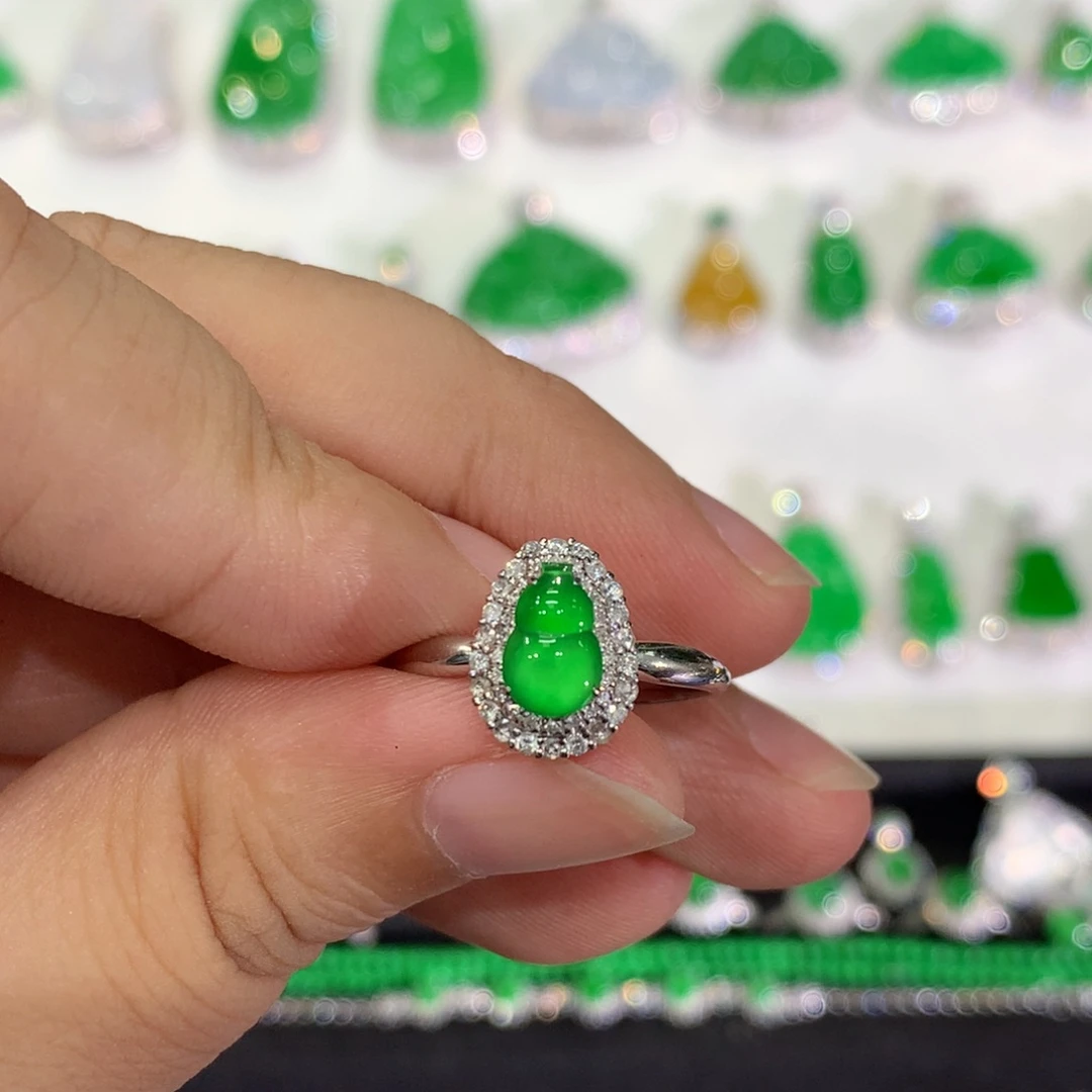 翡翠18K金镶嵌戒指戒指