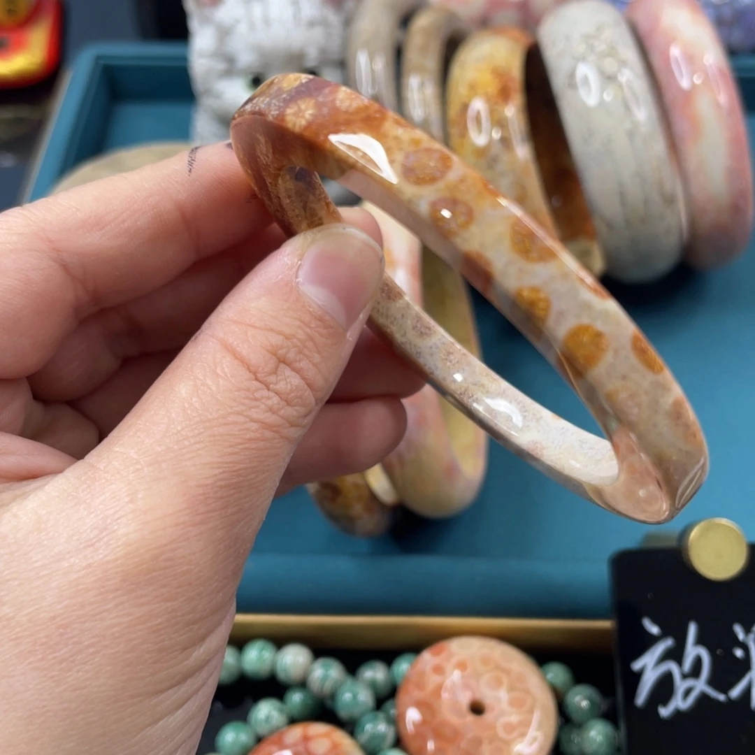 未镶嵌手镯硅化玉