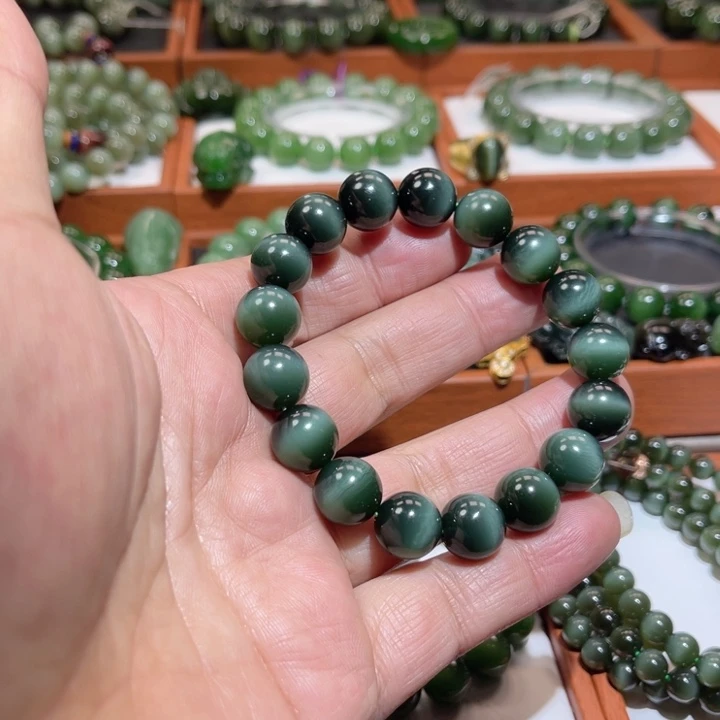 人***贵和田玉未镶嵌手链