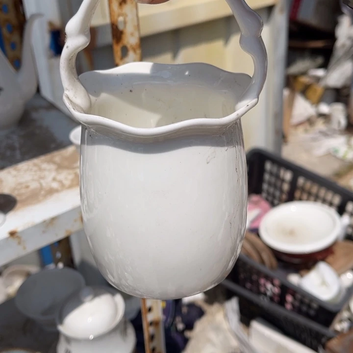 骨瓷小提篮一个，，