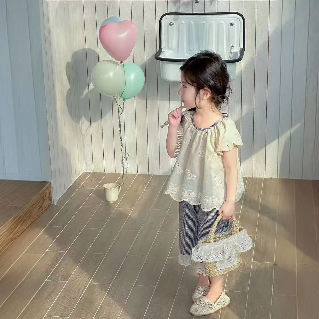 女童夏季套装2025新款女孩镂空短袖蕾丝衬衫儿童格子裤森系两件套