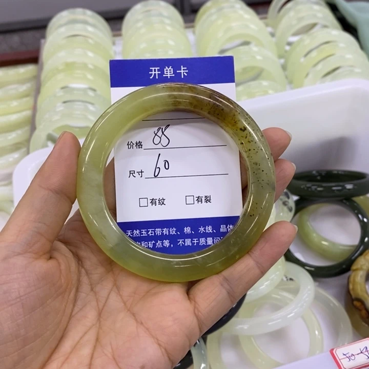 岫玉未镶嵌手镯（圆镯）