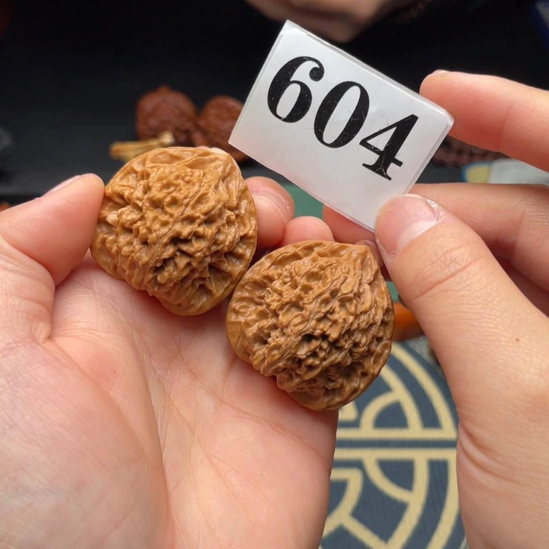 文玩核桃把件36龙纹604号