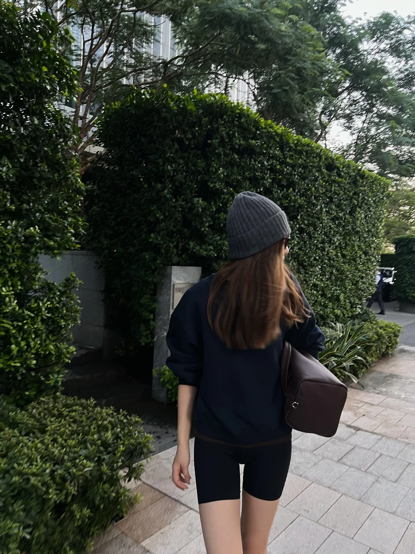 【ASHLEYASS】“呼吸卫衣”慵懒感锁边下摆微弧剪裁卫衣LSS250945W