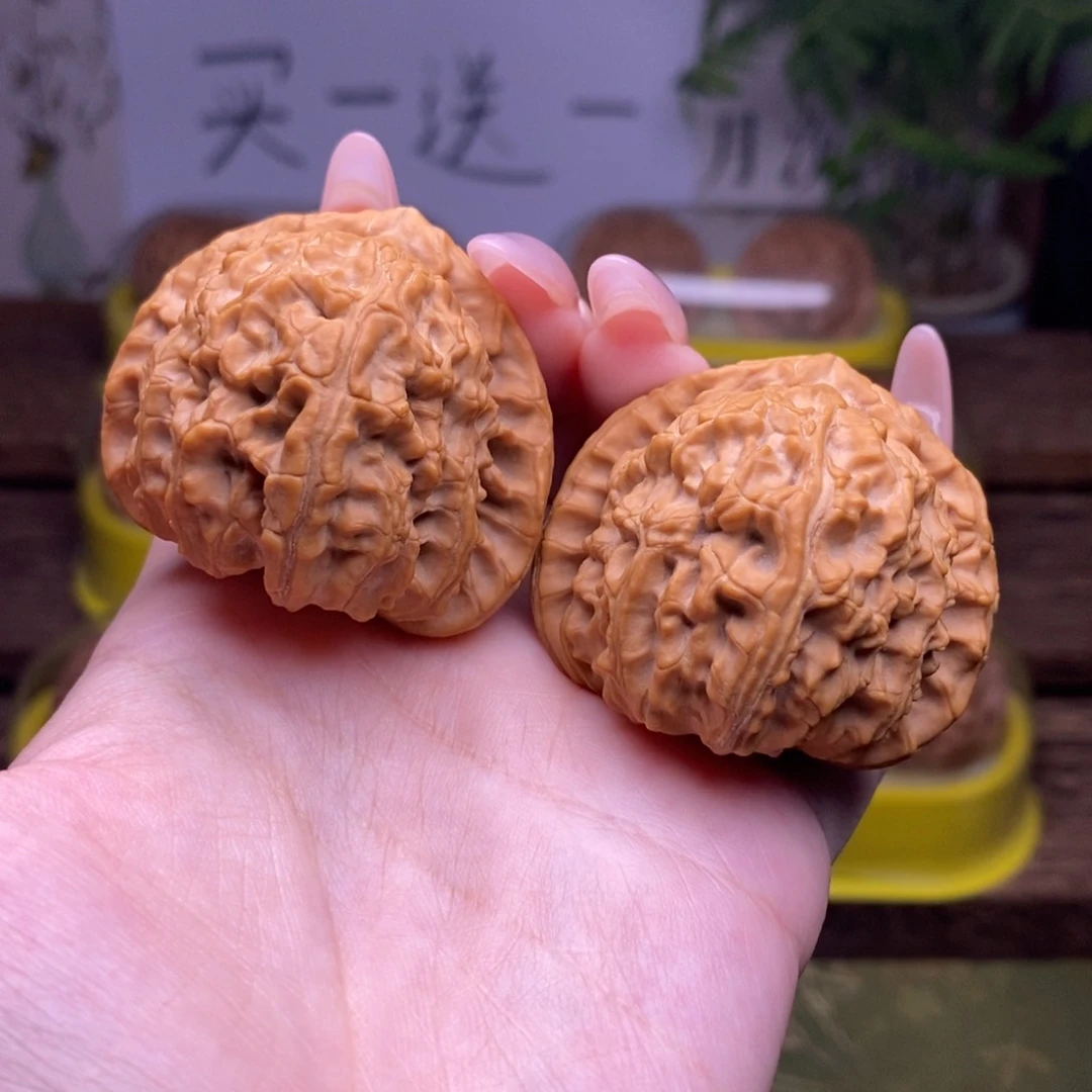 文玩核桃吊坠依***西全品43尺三角白狮子头1904