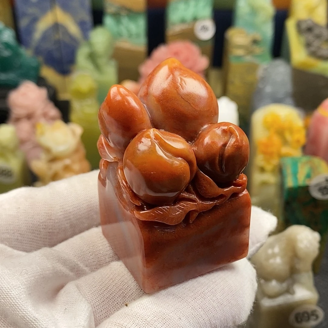 老挝石篆刻艺术家的作品