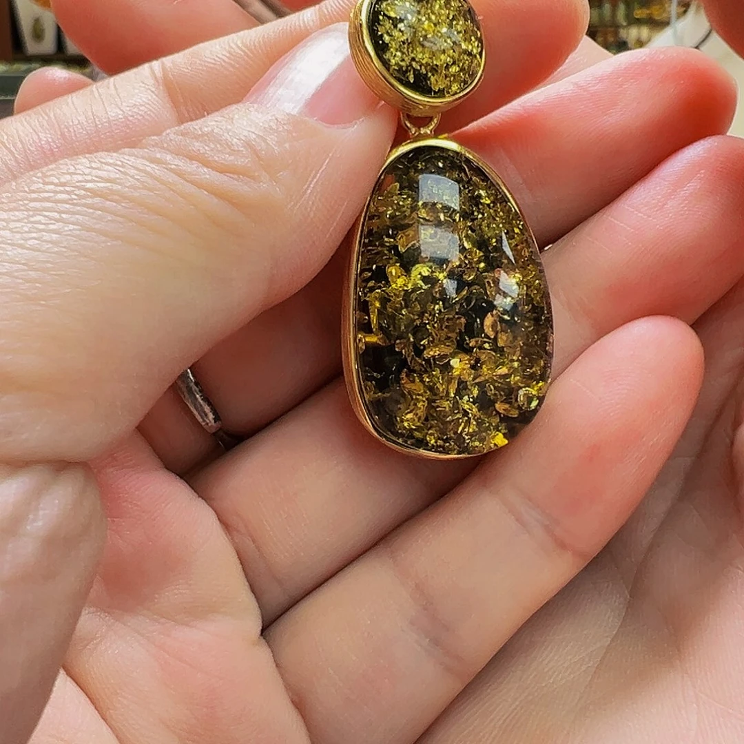 未镶嵌琥珀珠宝奇石