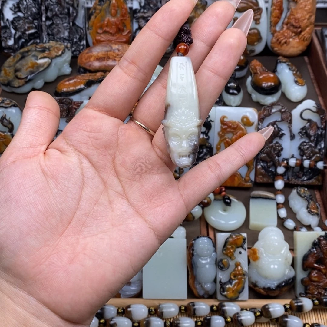 颈饰未镶嵌和田玉