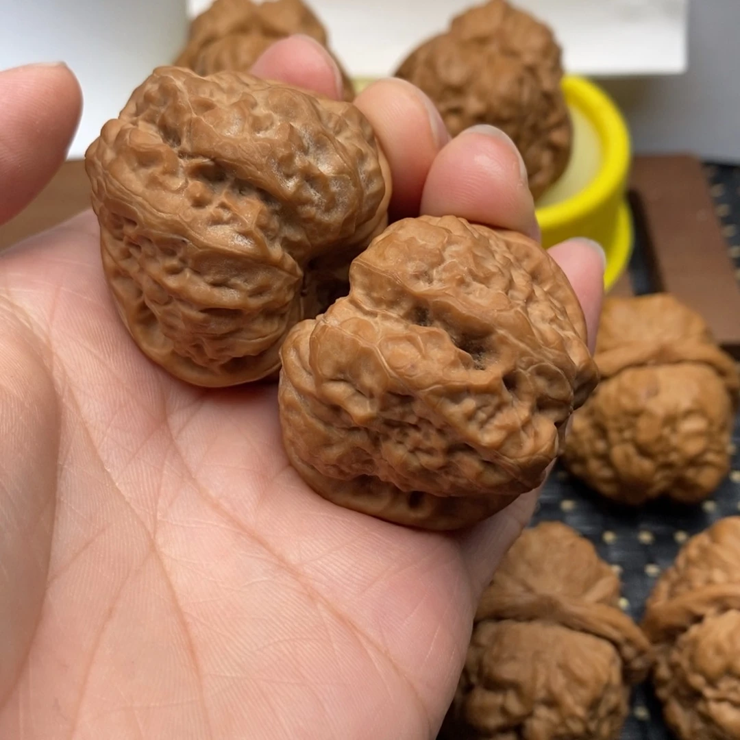 凡***、文玩核桃吊坠边39左右