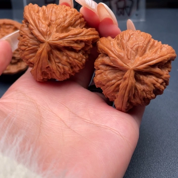 福***辉文玩核桃吊坠白狮子