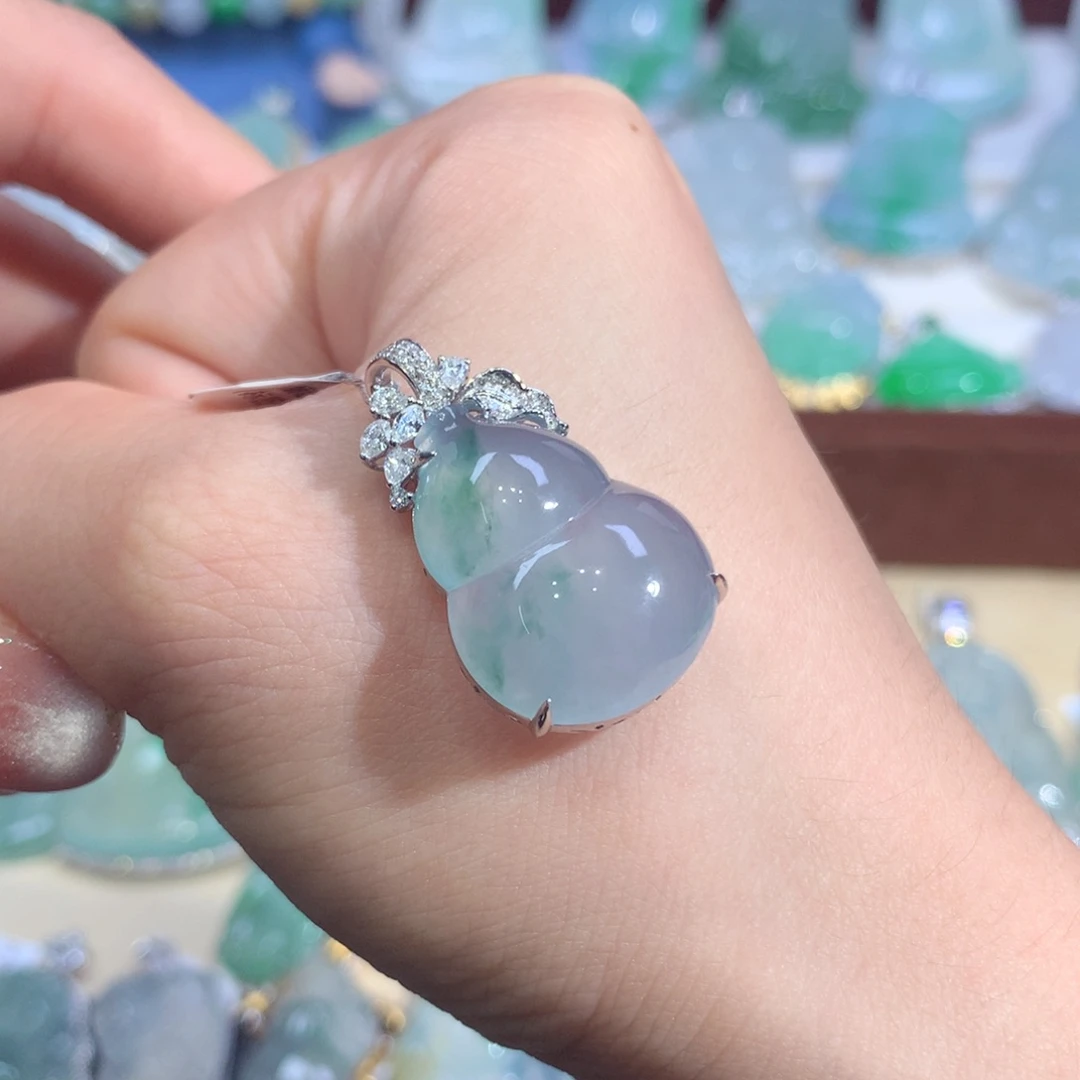 吊坠(不含链)18K金镶嵌翡翠葫芦