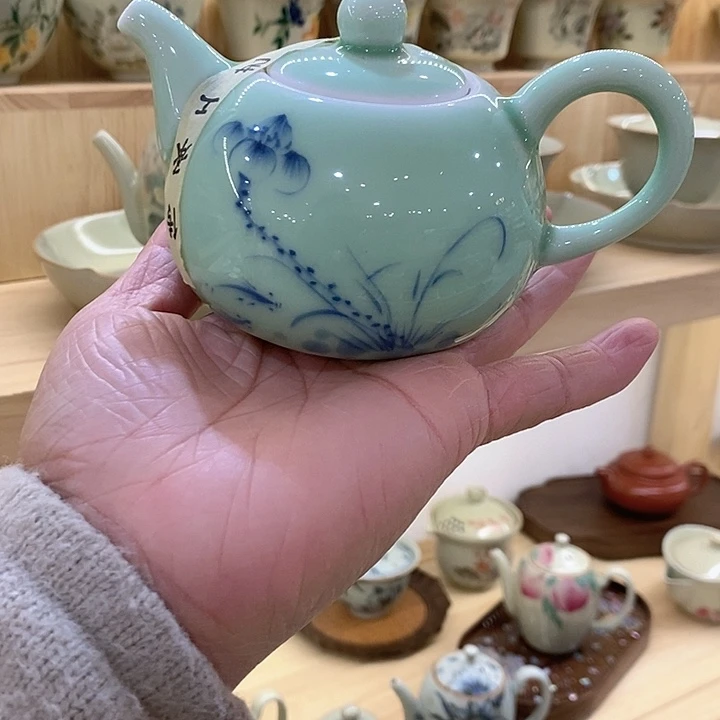 龙泉青瓷手绘茶壶