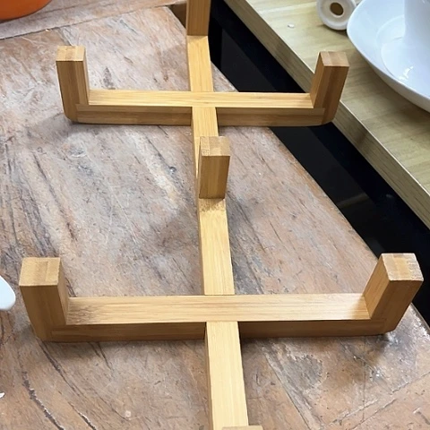 微瑕，不能明火，长口径38，宽19置物架竹1个