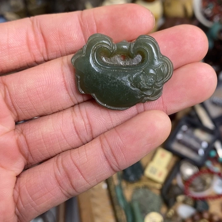 和田玉（糖玉）未镶嵌颈饰和田玉锁 摆件 微瑕