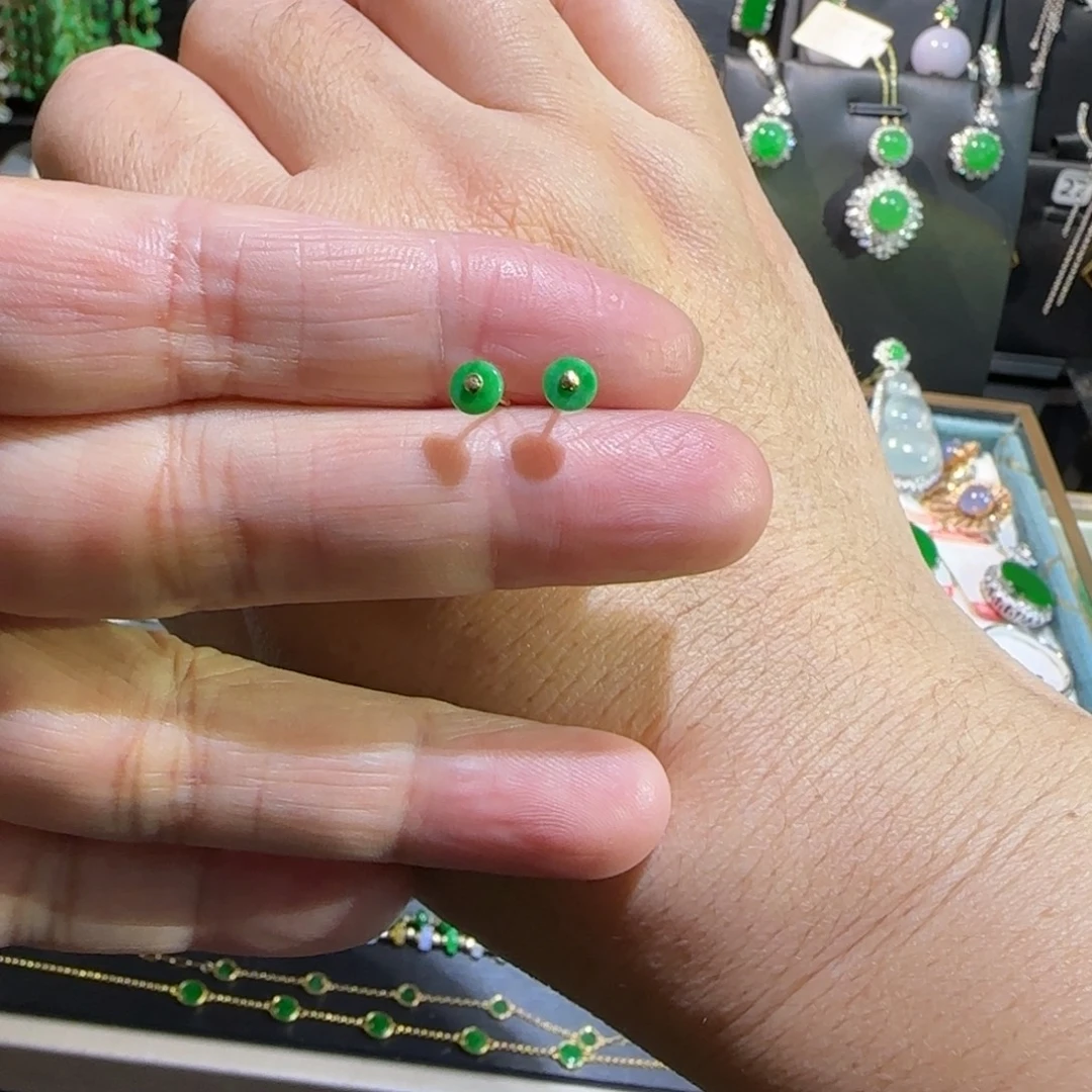 翡翠18K金镶嵌颈饰耳钉