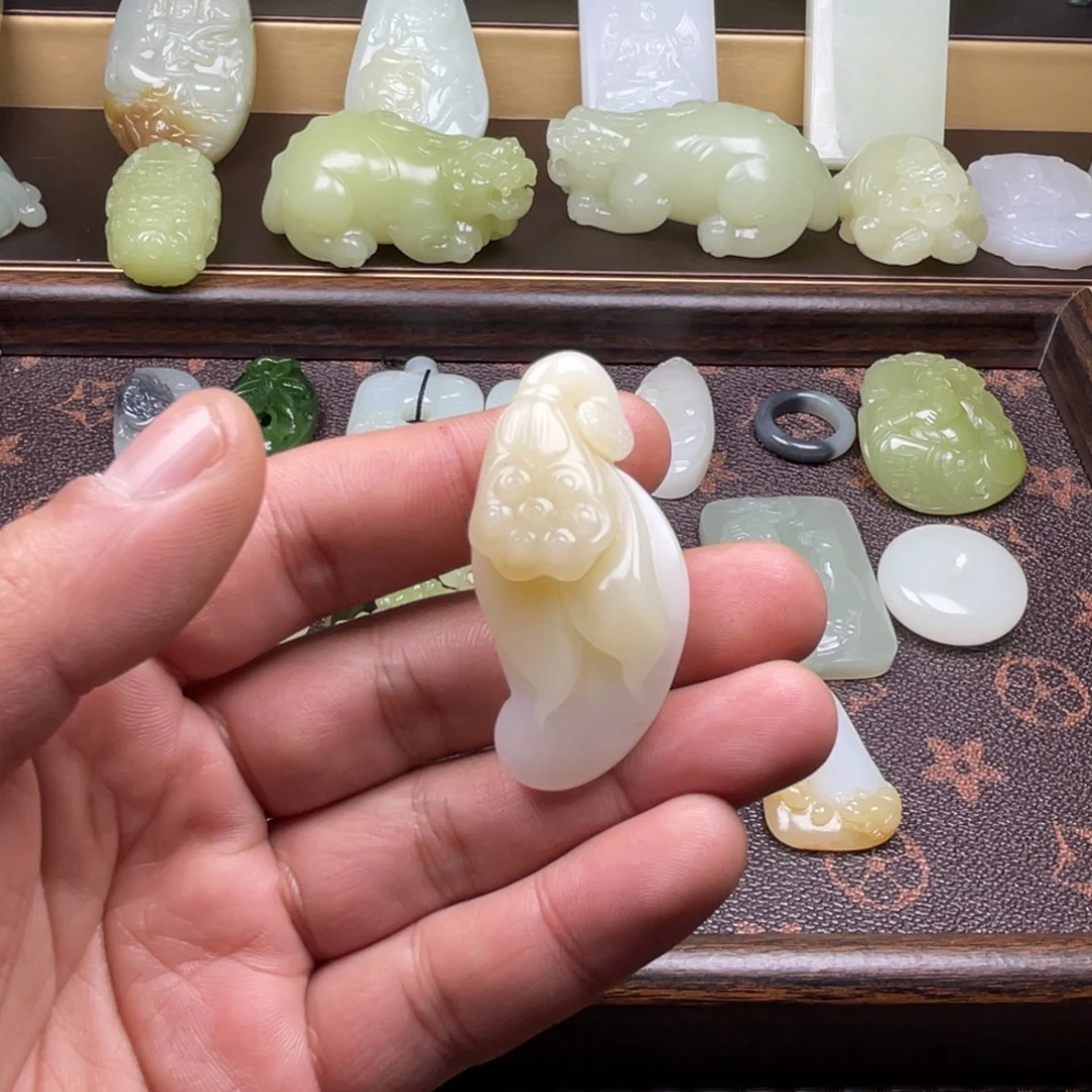 和田玉未镶嵌颈饰