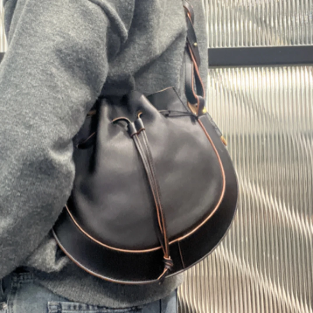 95新 LOEWE/罗意威 【涛】 4DA314 黑色飞碟斜挎包