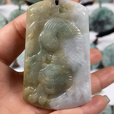 翡翠颈饰未镶嵌下山虎洒黄翡翠福利