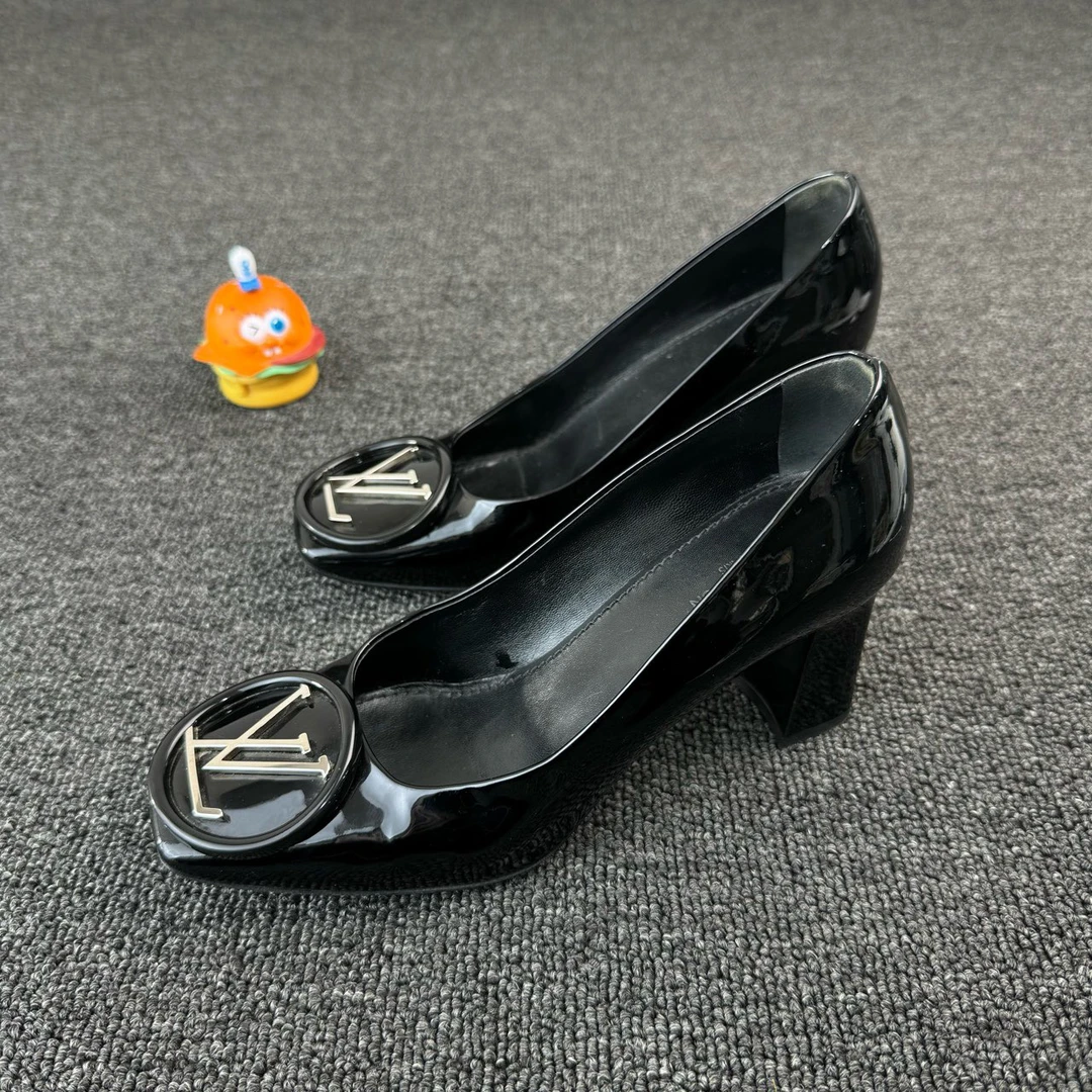 Louis Vuitton路易威登黑色高跟鞋 尺码：35 HB1078