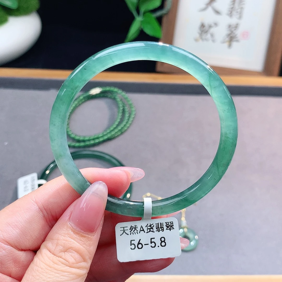 翡翠手镯（圆镯）未镶嵌