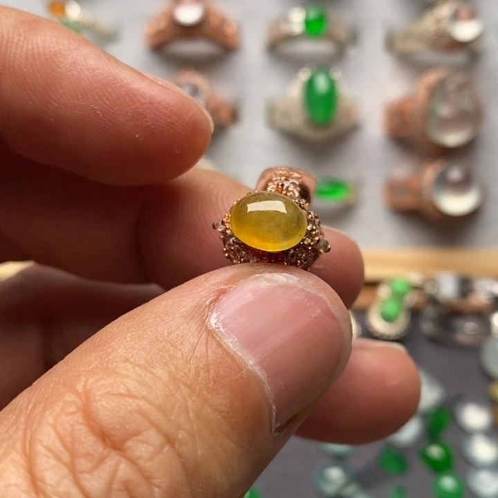 翡翠裸石冰种黄翡戒面8.3×6.5×3.1