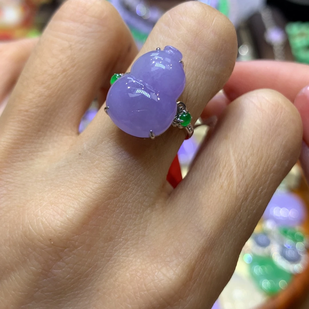 颈饰18K金镶嵌翡翠