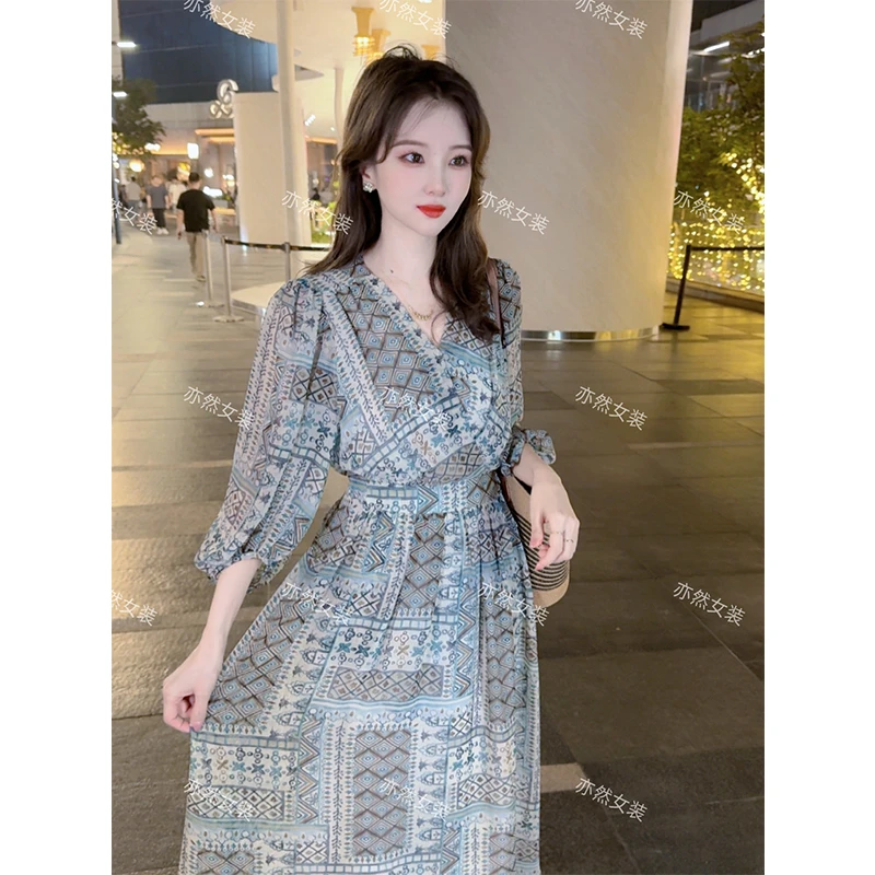 波西米亚风连衣裙夏装女海边度假V领灯笼袖复古名族风裙子