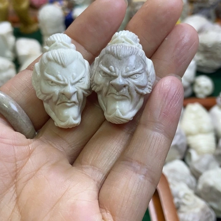 配饰鹿角雕刻一个出