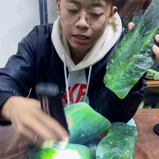 未镶嵌蛇纹石玉原石?****y