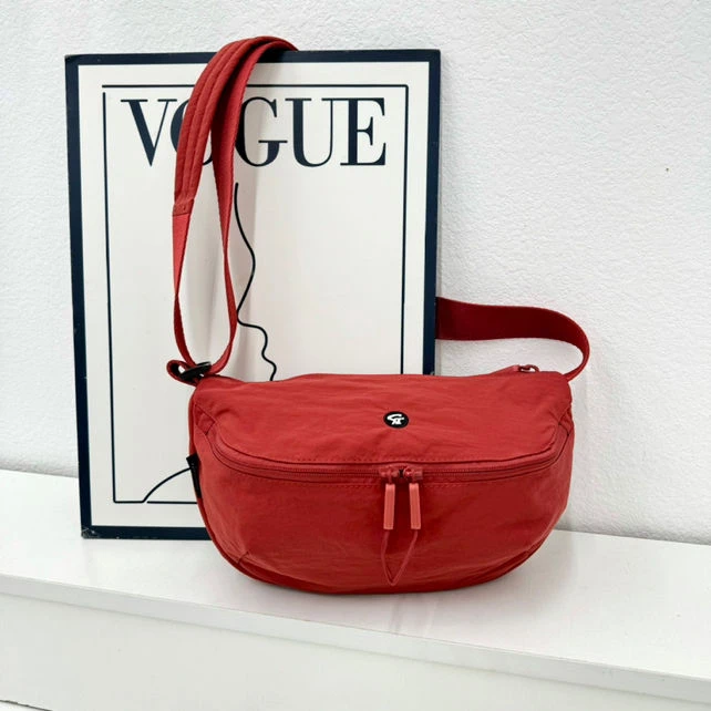 轻奢风饺子包包防水港风斜挎包百搭小众斜跨ins