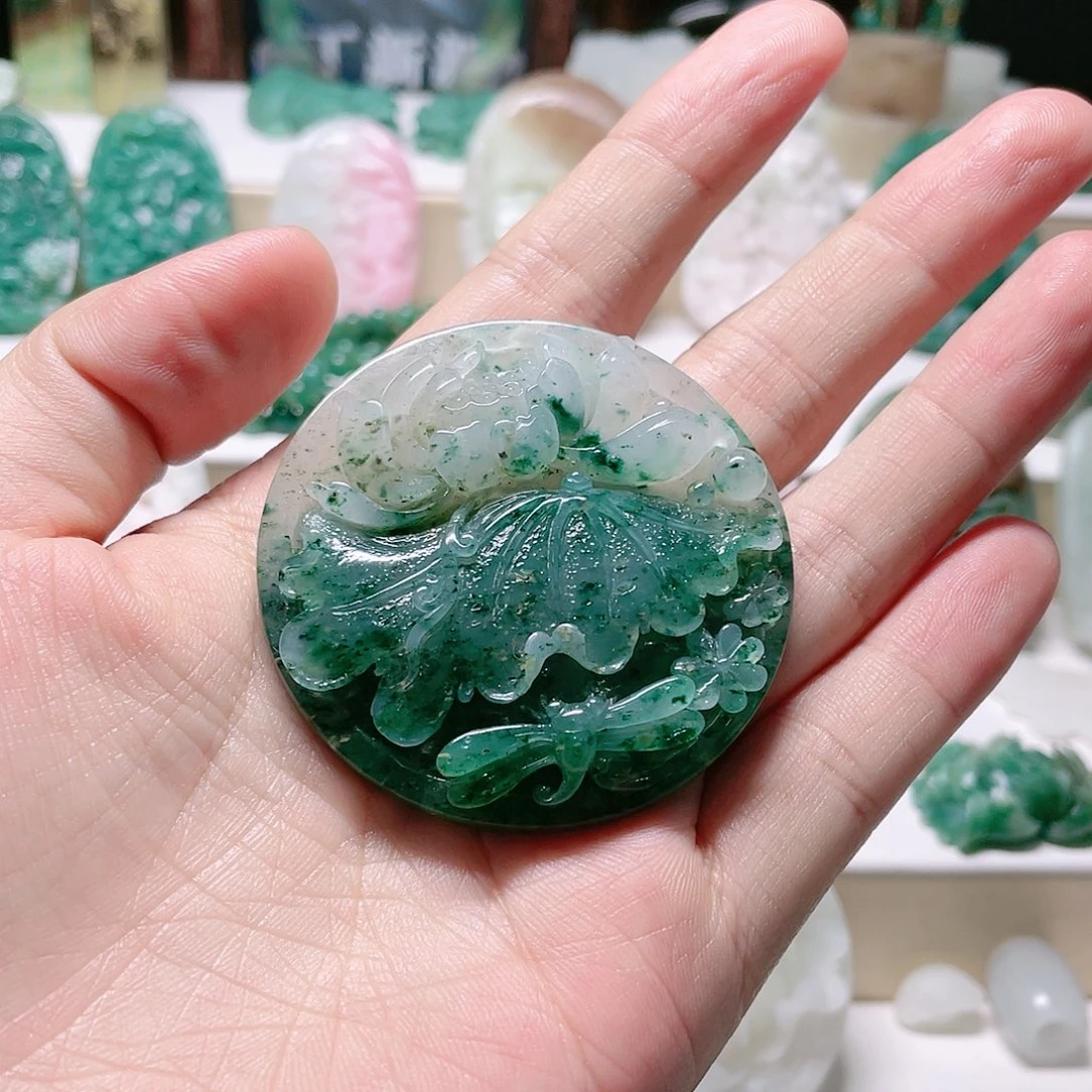 独山玉未镶嵌颈饰邓****】