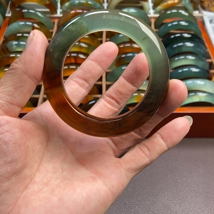 V***e未镶嵌蛇纹石玉手镯手串戒指