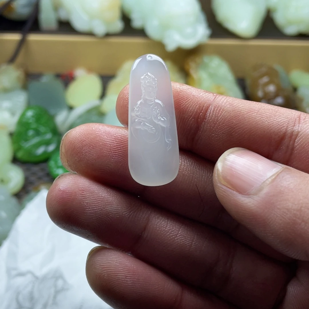 和田玉挂件未镶嵌美****?