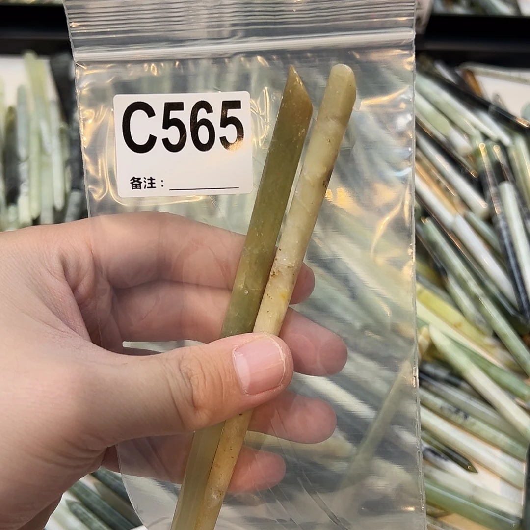 要***鸭未镶嵌蛇纹石玉发饰