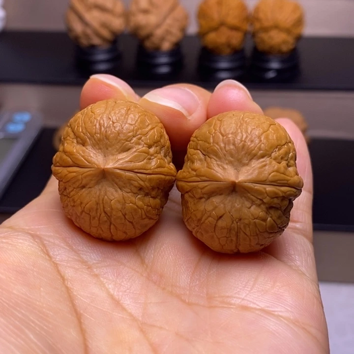 文玩核桃把件粗筋铁蛋9