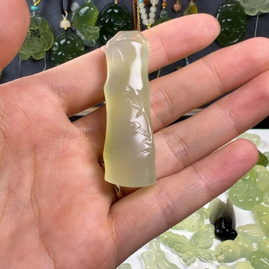 媛***.未镶嵌蛇纹石玉颈饰