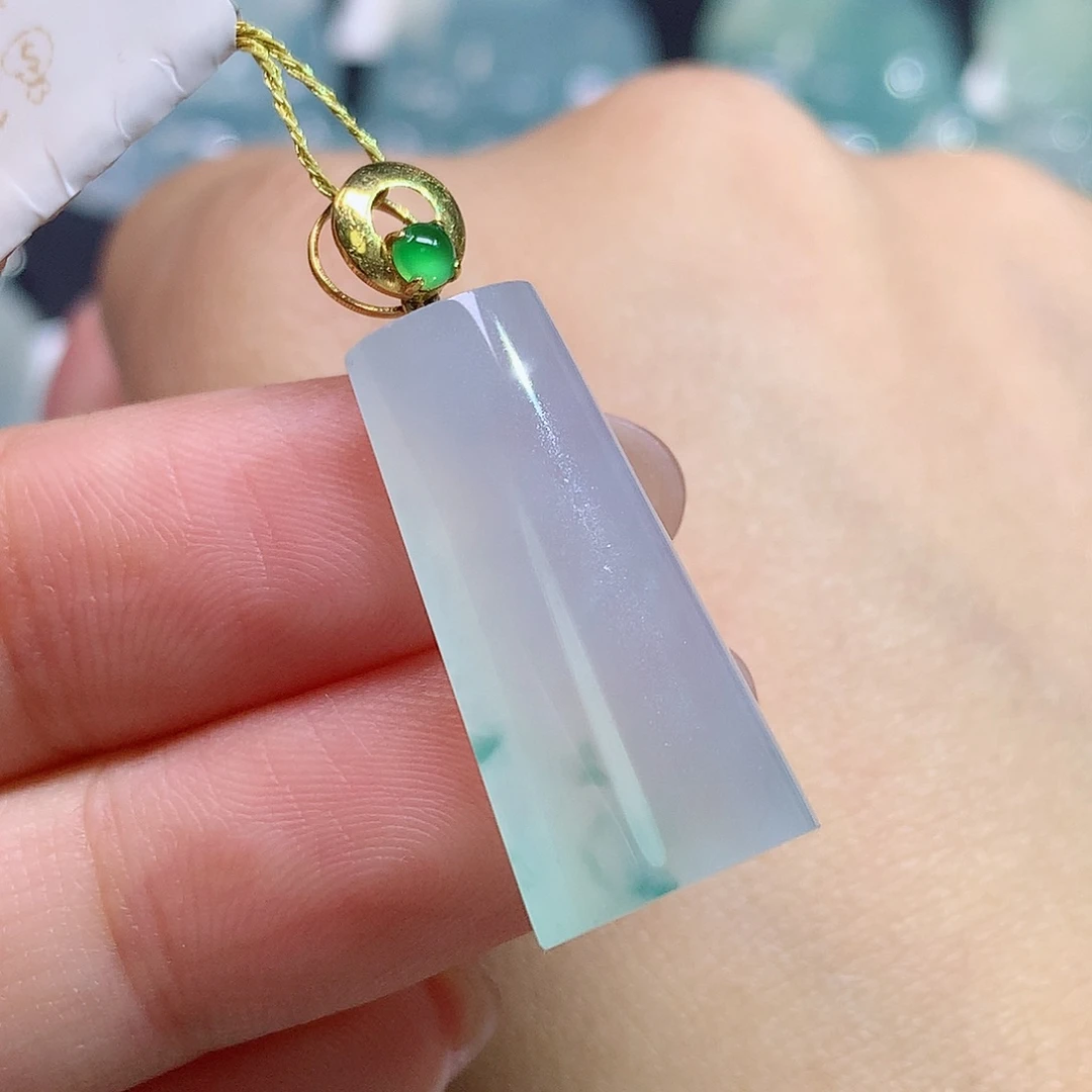 翡翠18K金镶嵌颈饰无事柱