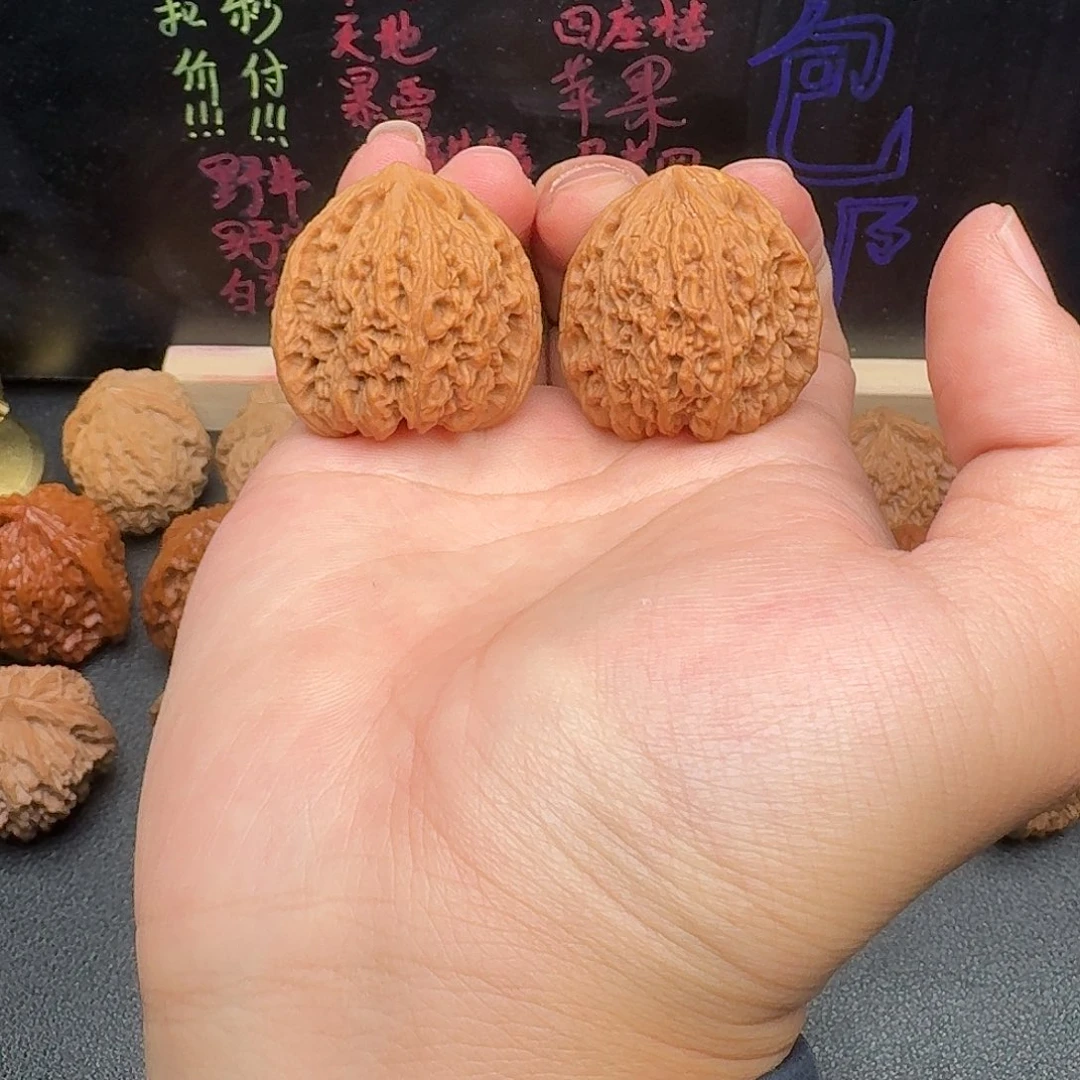 35南将石文玩核桃