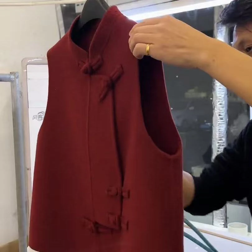 今年流行漂亮毛衣2025新款超温柔气质显瘦名族风气质新中式马甲女