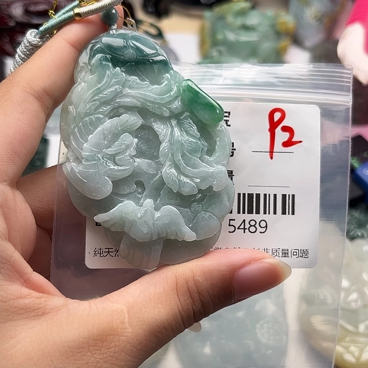 翡翠未镶嵌颈饰挂件